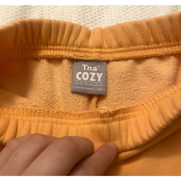 Aritzia TNA Cozy Fleece Perfect High Rise Sweatshorts in Peach size XXS - Picture 7 of 8